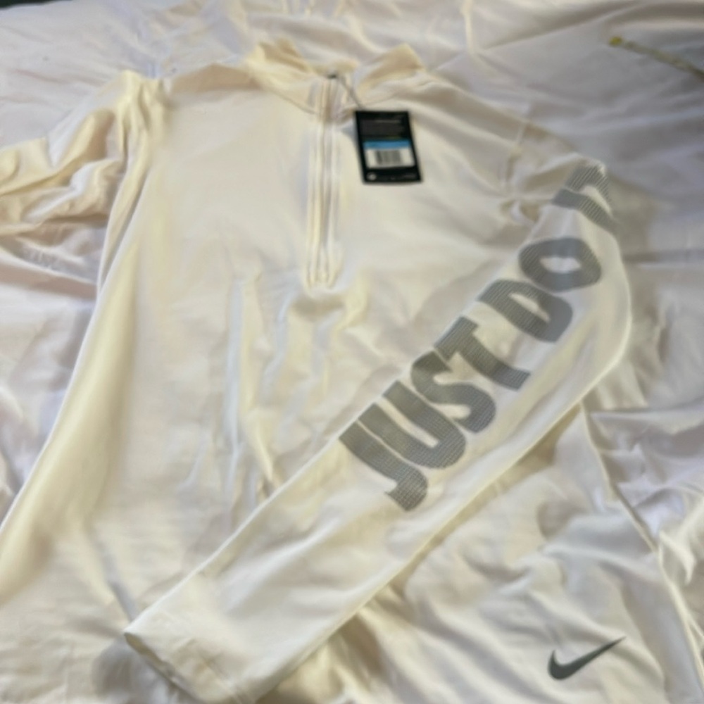 Nike NWT size medium Dri-Fit